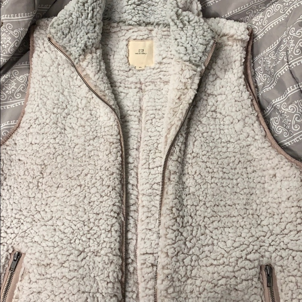 BRAND NEW MISSING TAGS SHURPA VEST